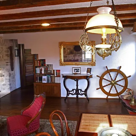 Heritage Stone House - Comfort, Terrace & Garden Apartamento