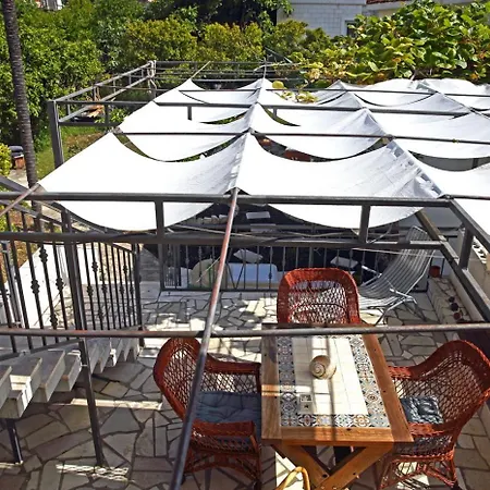 Heritage Stone House - Comfort, Terrace & Garden Apartman