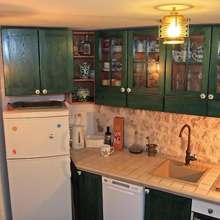 Heritage Stone House - Comfort, Terrace & Garden Apartman